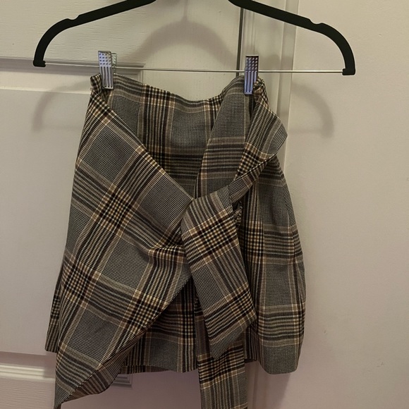 Aritzia plaid skirt 00 - Picture 2 of 3